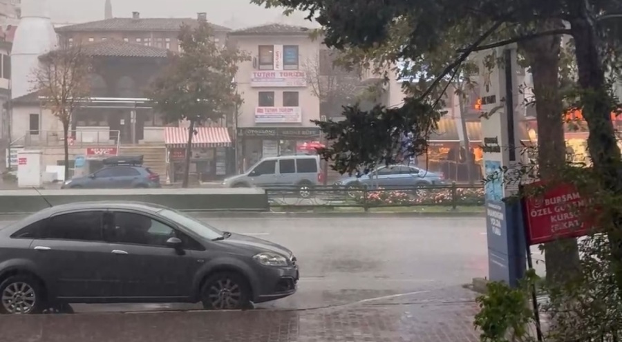 Su sıkıntısı yaşayan Bursa'da sağanak yağış umut oldu