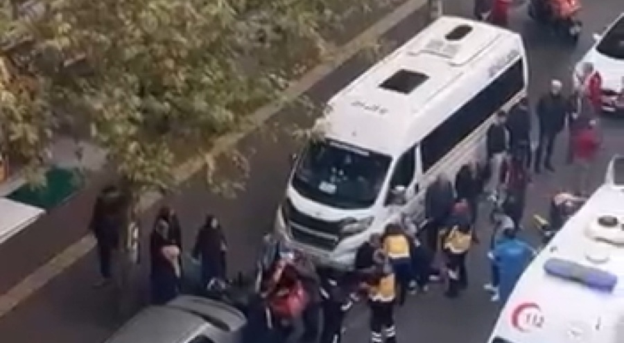 Bursa'da kaygan yolda dengesini kaybeden kurye yaralandı