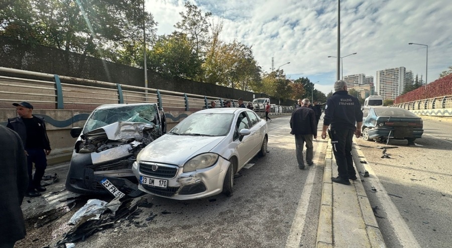 Elazığ'da zincirleme trafik kazası: 1 ölü, 4 yaralı