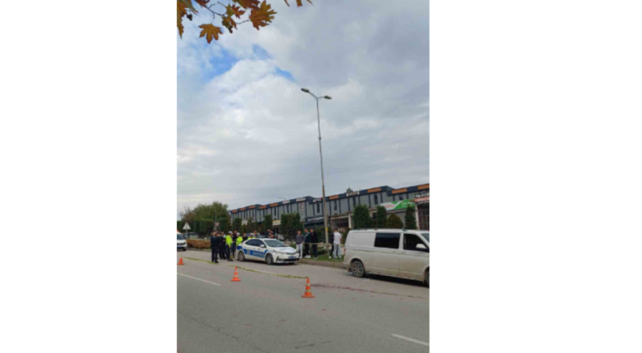 Kamyonete çarpıp devrilen motosikletin sürücüsü hayatını kaybetti