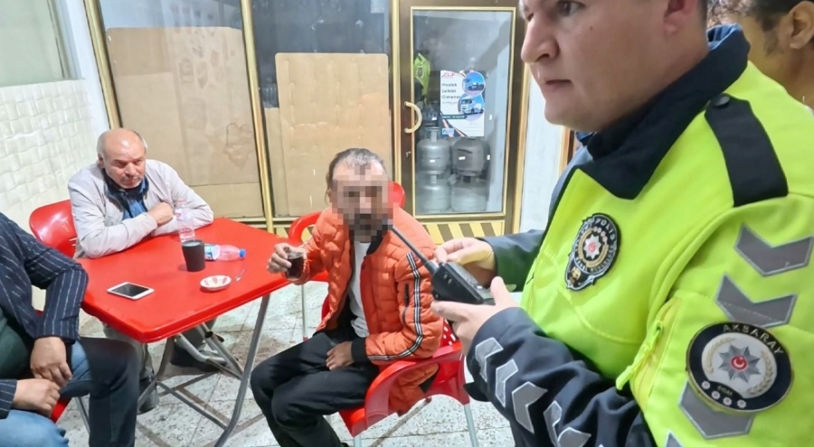 Alkollü halde kaza yaptı, kahveye oturup çay içti