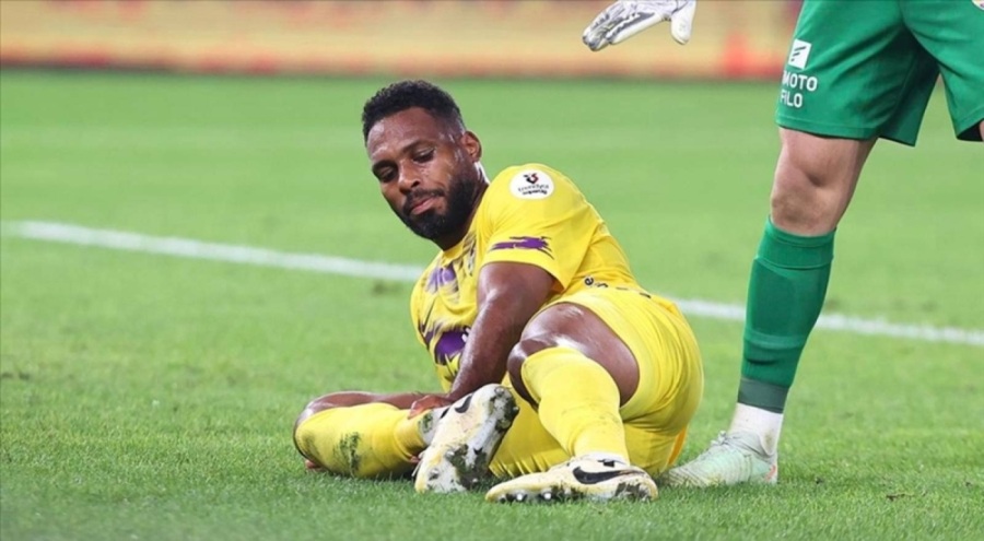 Eyüpspor oyuncusu Luccas Claro, ameliyat edildi