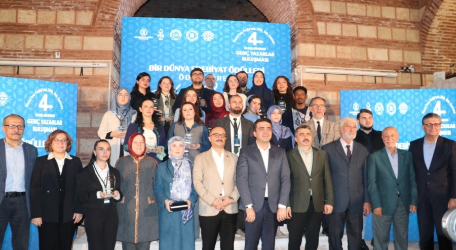 'YTB Bir Dünya Edebiyat Ödülleri' Bursa'da sahiplerini buldu