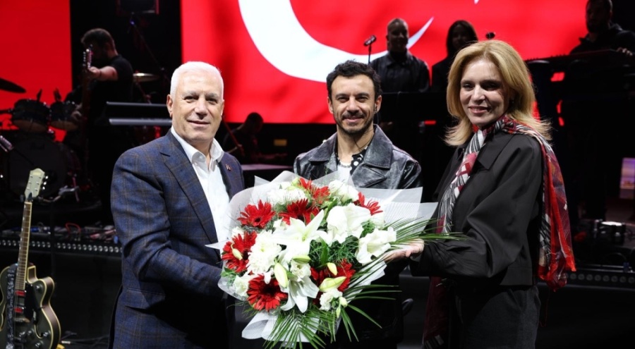 Bursa'da 'Cumhuriyet' coşkusu Buray'la taçlandı