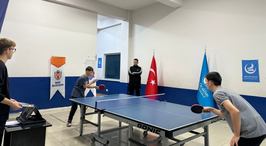 İnegöl'de "Sanata ve spora evet, uyuşturucuya hayır" temalı masa tenisi turnuvası düzenlendi