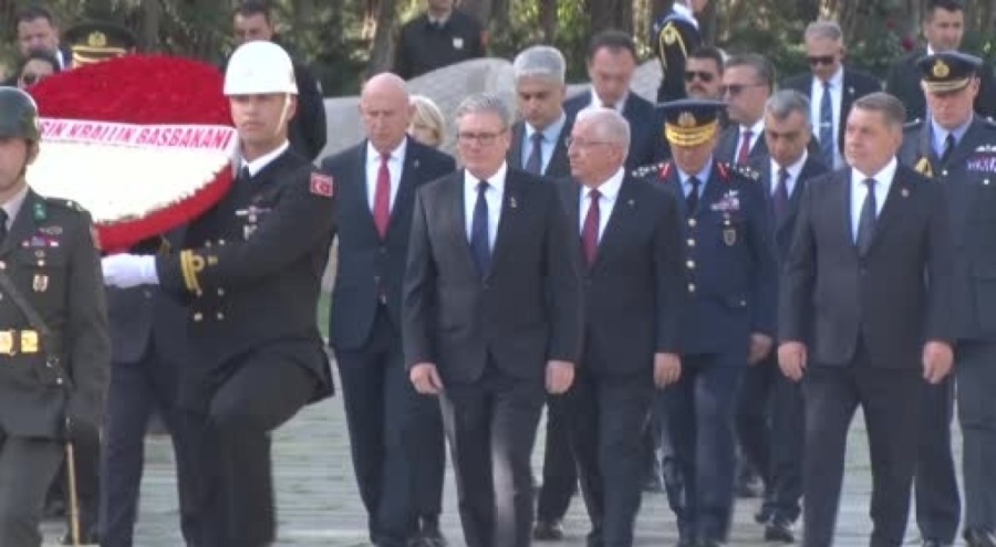İngiltere Başbakanı Starmer, Anıtkabir'i ziyaret etti