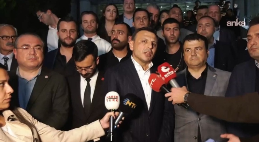 Özgür Çelik: Bayrampaşa Belediyesi'ne çöktüler