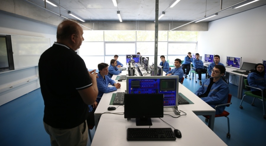 Bursa'da otomotiv sektörüne eleman yetiştiren meslek lisesi AR-GE çalışmalarıyla dikkat çekiyor