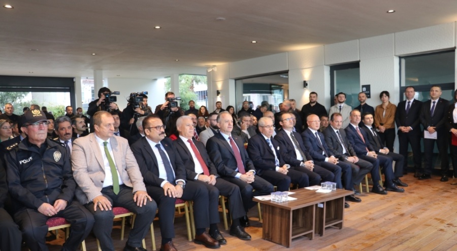 Bakan Yardımcısı Gökhan Yazgı, İznik Göl Bazilikası Ören Yeri Karşılama Merkezi'nin açılışında ko...