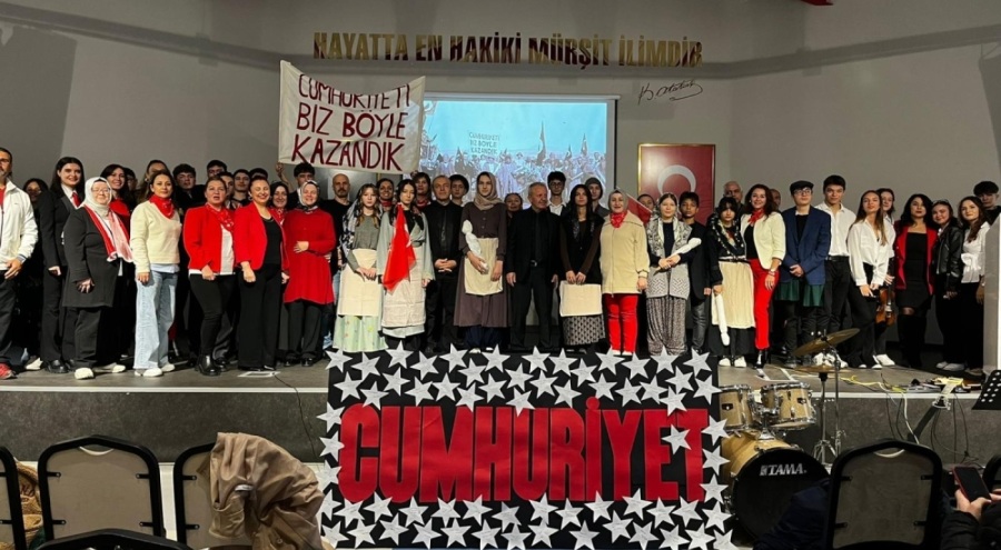 Bursa Erkek Lisesi'nden Cumhuriyetimizin 102. yılına özel oratoryo