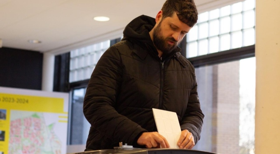 Hollanda yarın sandık başına gidiyor