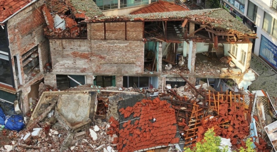 Balıkesir'de 330 artçı sarsıntı kaydedildi