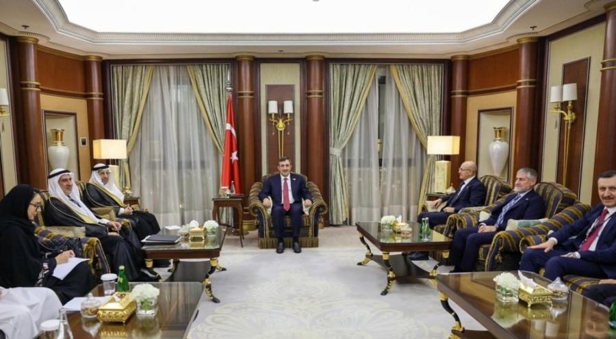 Cumhurbaşkanı Yardımcısı Cevdet Yılmaz'dan kritik görüşme