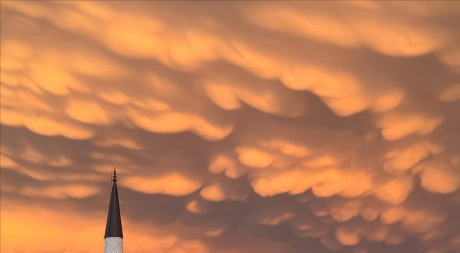 Muğla'da sağanağın ardından gökyüzünde "Mammatus Bulutları" ortaya çıktı