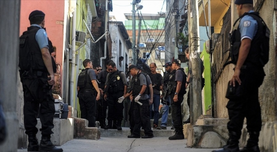 Brezilya'da güvenlik güçlerinin uyuşturucu operasyonunda 4'ü polis 60 kişi öldü