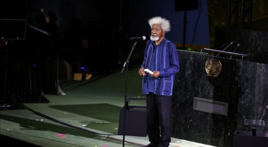 Trump'ı eleştiren Nobel ödüllü yazara ABD'den yasak