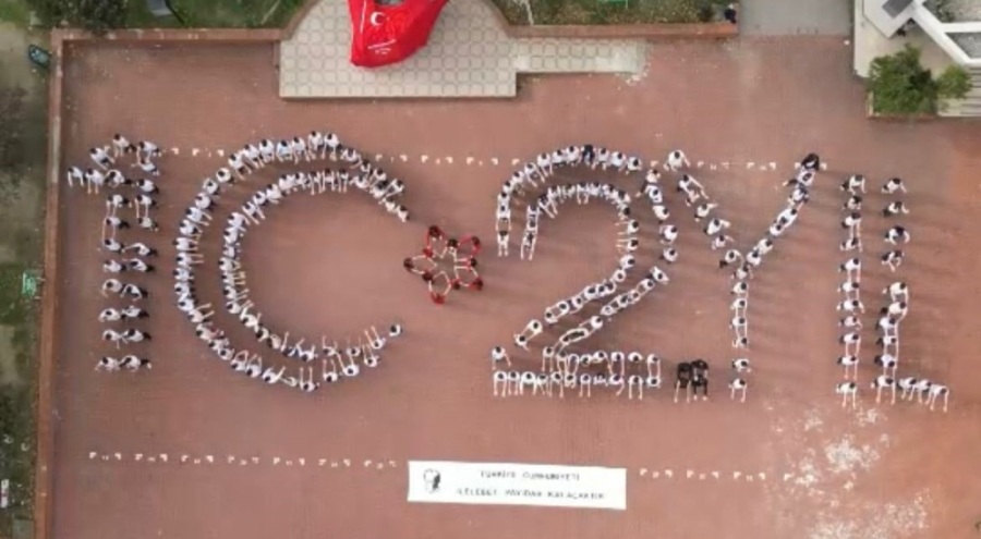 Bursa'da öğrencilerden 102. Yıl koreografisi