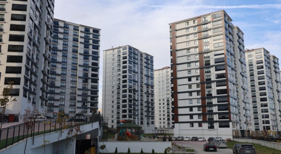 Aidat 27 bin lira olunca site sakinleri isyan etti