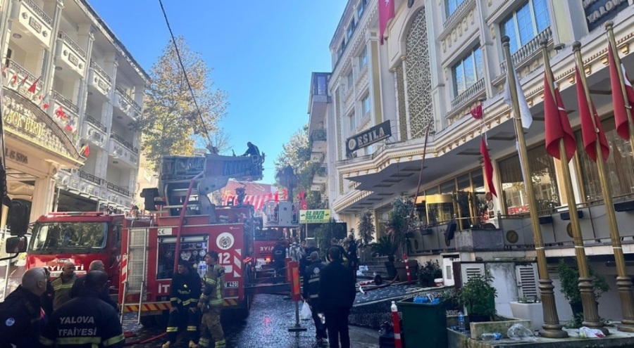 Yalova'da 5 katlı otelde korkutan yangın!