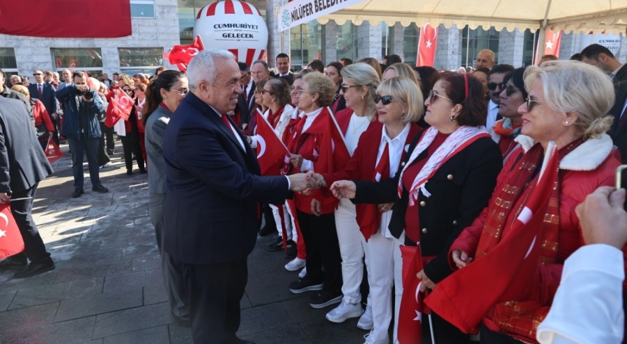 Nilüfer'de Cumhuriyet kutlamaları çelenk töreni ile başladı