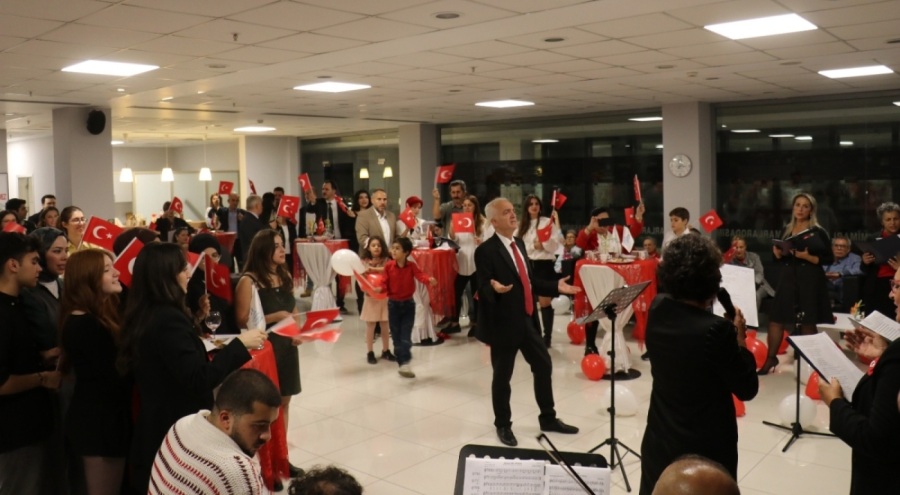 Cumhuriyet'in 102. yılı Mimarlar Odası'nda sanat ve dayanışmayla kutlandı