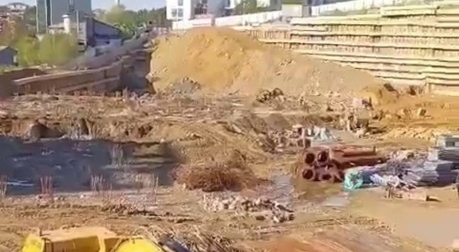 İstanbul'da yol çöktü: O anlar kamerada