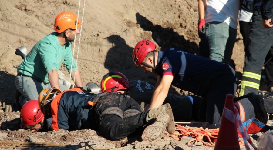 Sakarya'da kuyuya düşen işçi hayatını kaybetti