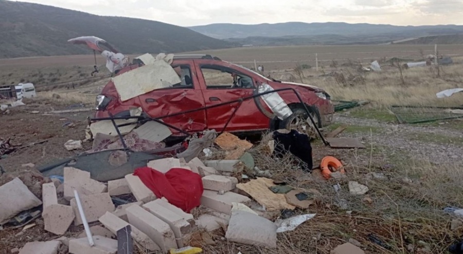 Ankara'da fırtına can aldı!