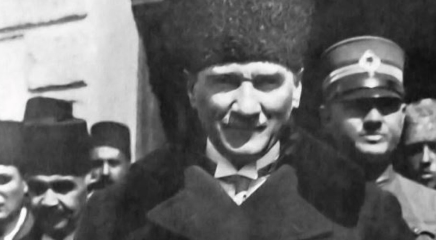 Dijital restorasyonla yenilenmiş 100 Atatürk fotoğrafı