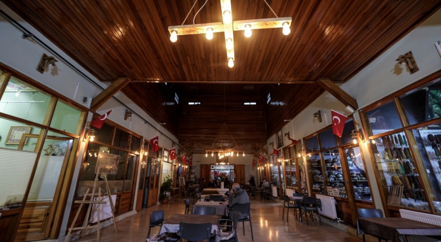 Bursa'nın kalbinde yeniden doğdu! 600 yıllık handa sanat hayat buldu