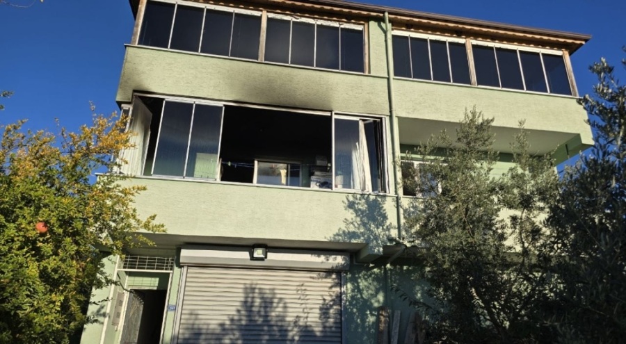Bursa'da ev yangını: Yaşlı çift dumandan etkilendi