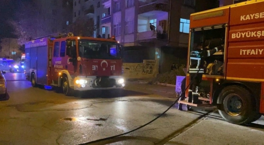 Kayseri'de binada çıkan yangında 4 çocuk dumandan etkilendi