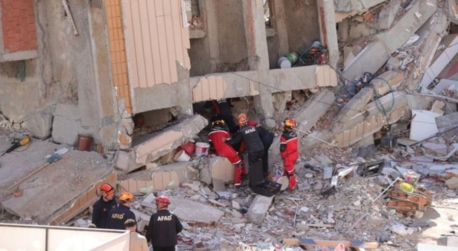 Gebze'de 7 katlı bina çöktü: 5 kişilik ailenin 4 ferdi yaşamını yitirdi