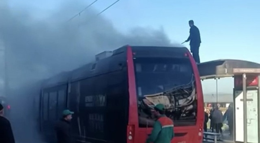 Bursa'da 'İpek Böceği' tramvayında seyir halindeyken yangın çıktı!