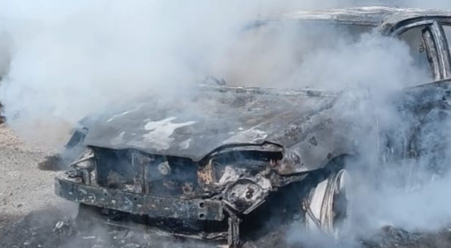 Bursa'da yangın çıkan otomobil hurdaya döndü