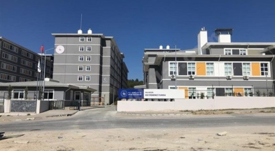 Genç kız yurdun 3. katından düşerek hayatını kaybetti