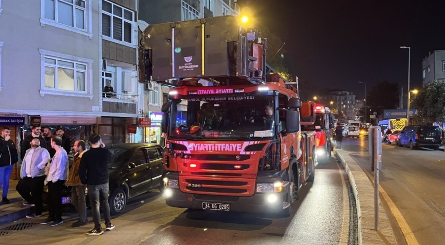 İstanbul'da 5 katlı binada yangın: 15 kişi dumandan etkilendi
