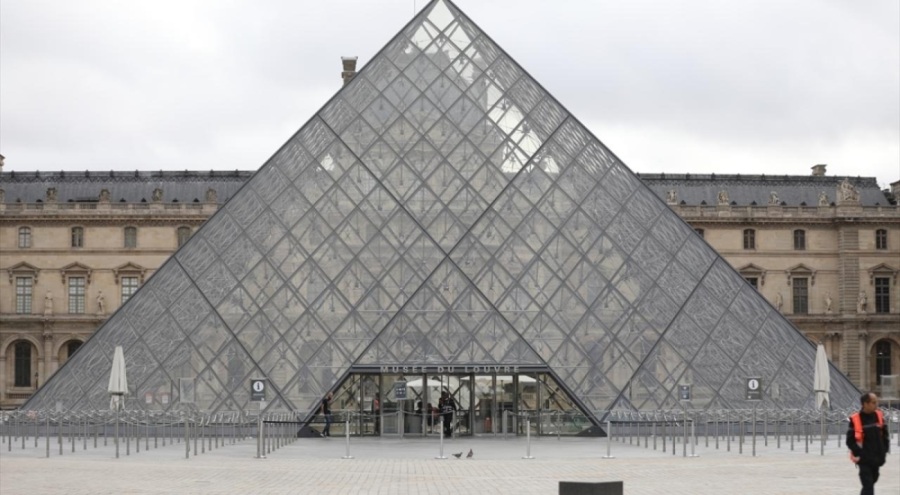 Louvre'dan çalınan eserler hâlâ bulunamadı