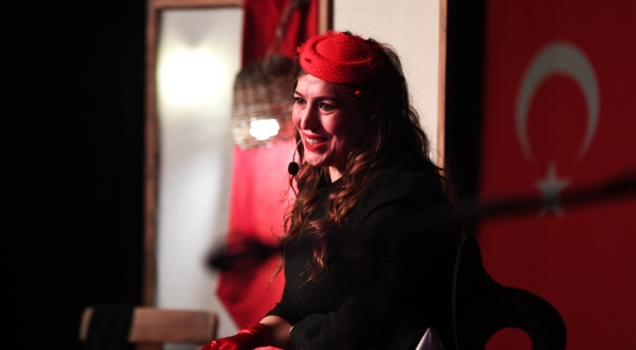 Osmangazi'de Cumhuriyet'in kuruluşu tek kişilik müzikalle anlatıldı