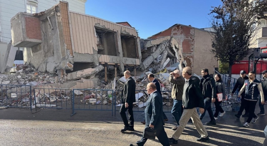 Gebze'de çöken binada bilirkişi incelemesi başladı