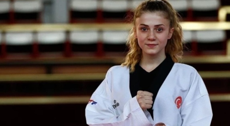 Milli tekvandocu Merve Dinçel Kavurat dünya şampiyonu oldu