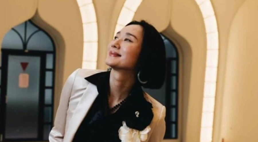 Ünlü şarkıcı hayatını kaybetti! Kansere yenik düştü