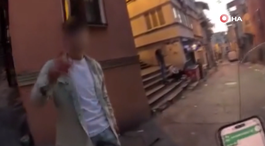 İstanbul Beyoğlu'nda İspanyol YouTuber'a saldırı anı kamerada