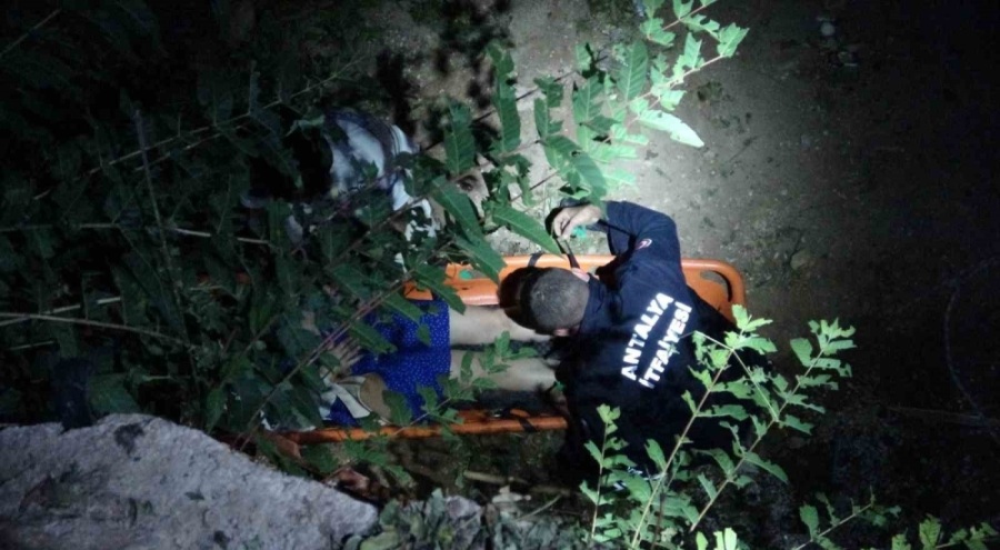 Antalya'da inşaat çukuruna düşen turist kurtarıldı