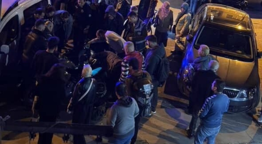 Ayağı pedala sıkışan motosikletli kurtarıldı