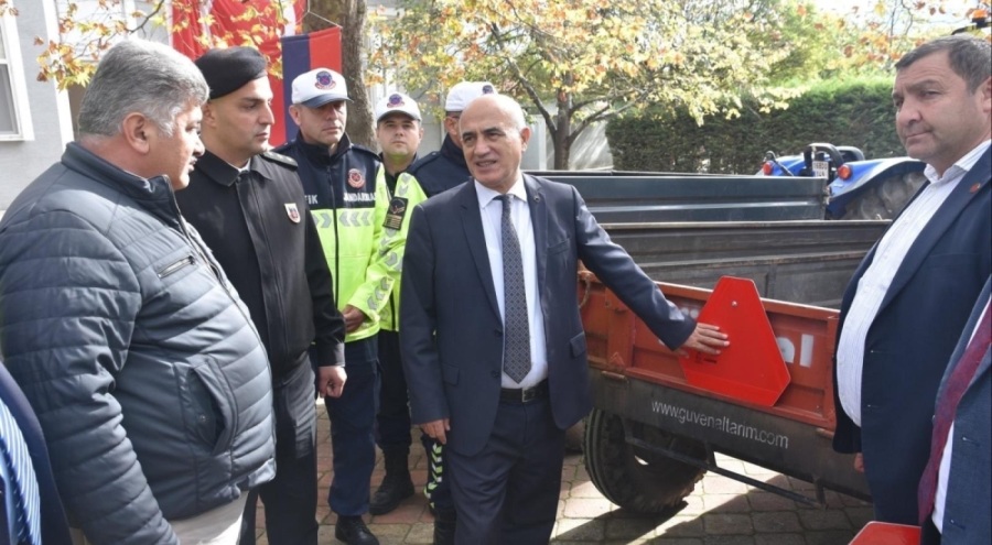 Bursa'da, traktör kullanıcılarına ekipman desteği