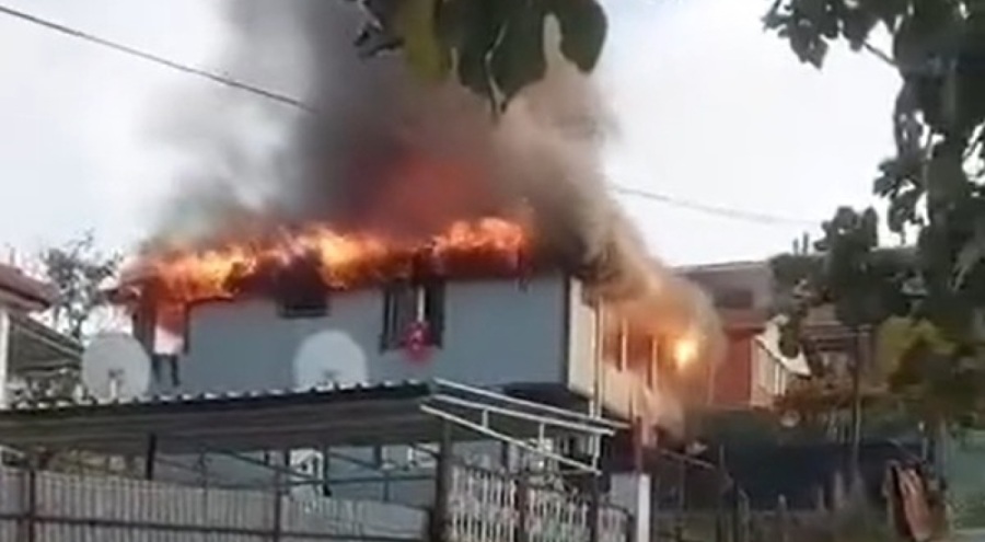 Yalova'da 2 katlı evde yangın paniği