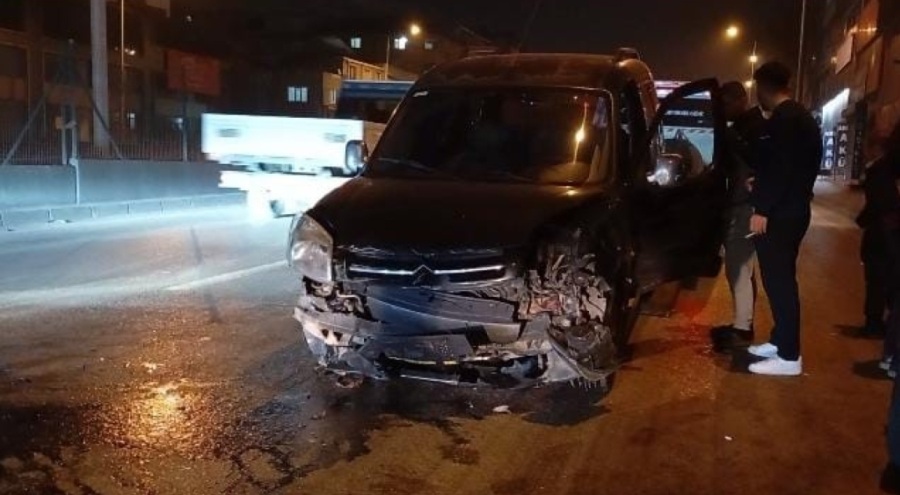 Bursa'da zincirleme kaza! 3 araç çarpıştı