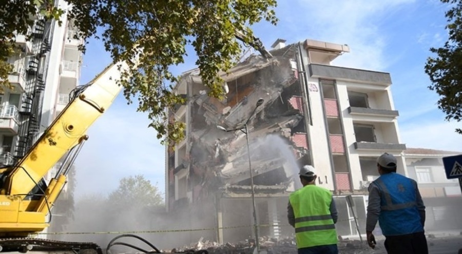 Sındırgı'da peş peşe artçı depremler