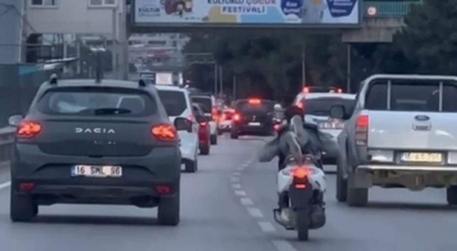 Bursa polisi yatarak motosiklet süren magandayı arıyor